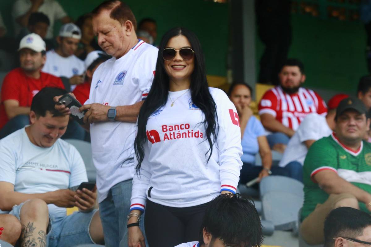 ¿Quién es la de verde? Las hermosas mujeres enamoraron en el Estadio Morazán