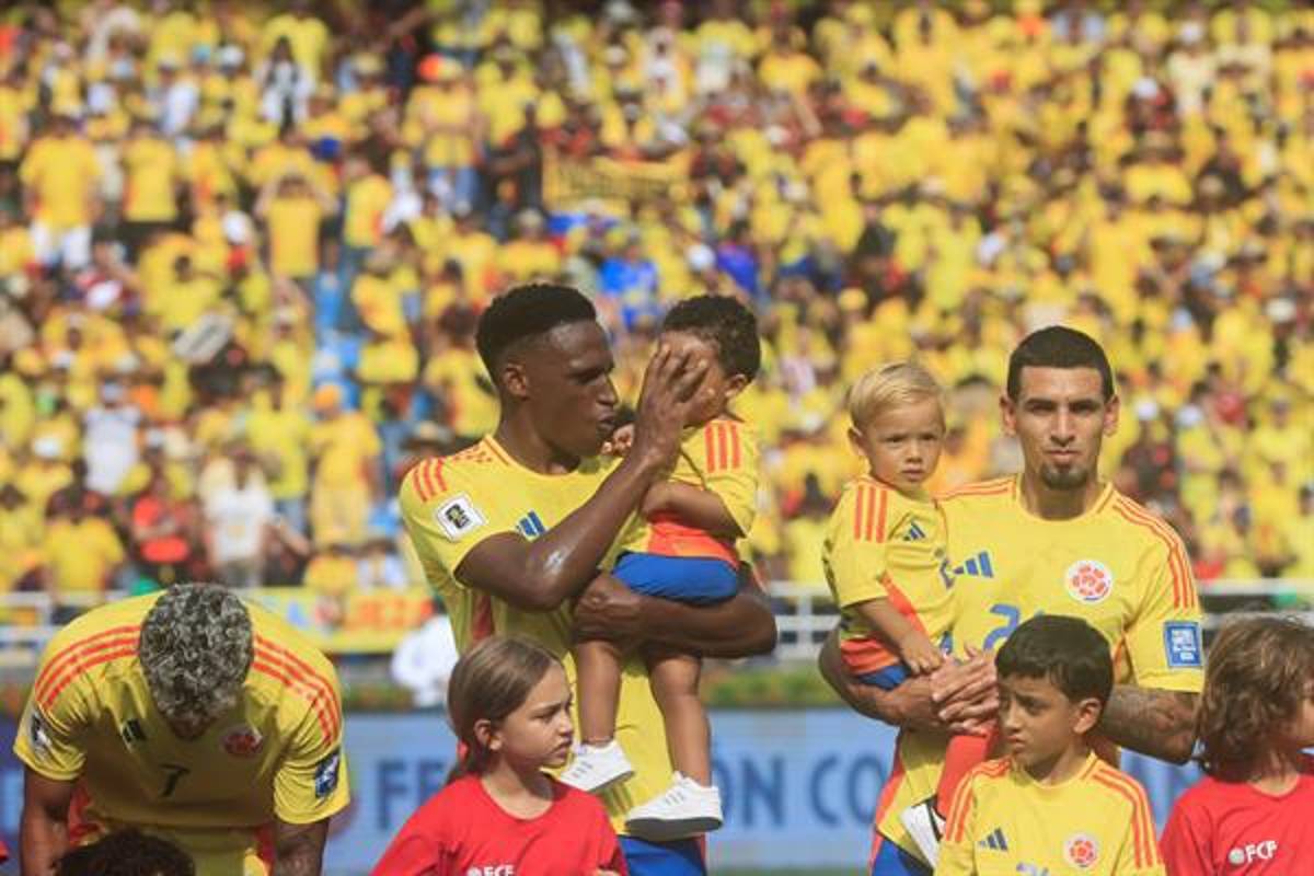 No se vio por TV: La colombiana que se encueró en las gradas, la tristeza de Argentina y la bajeza del Dibu Martínez