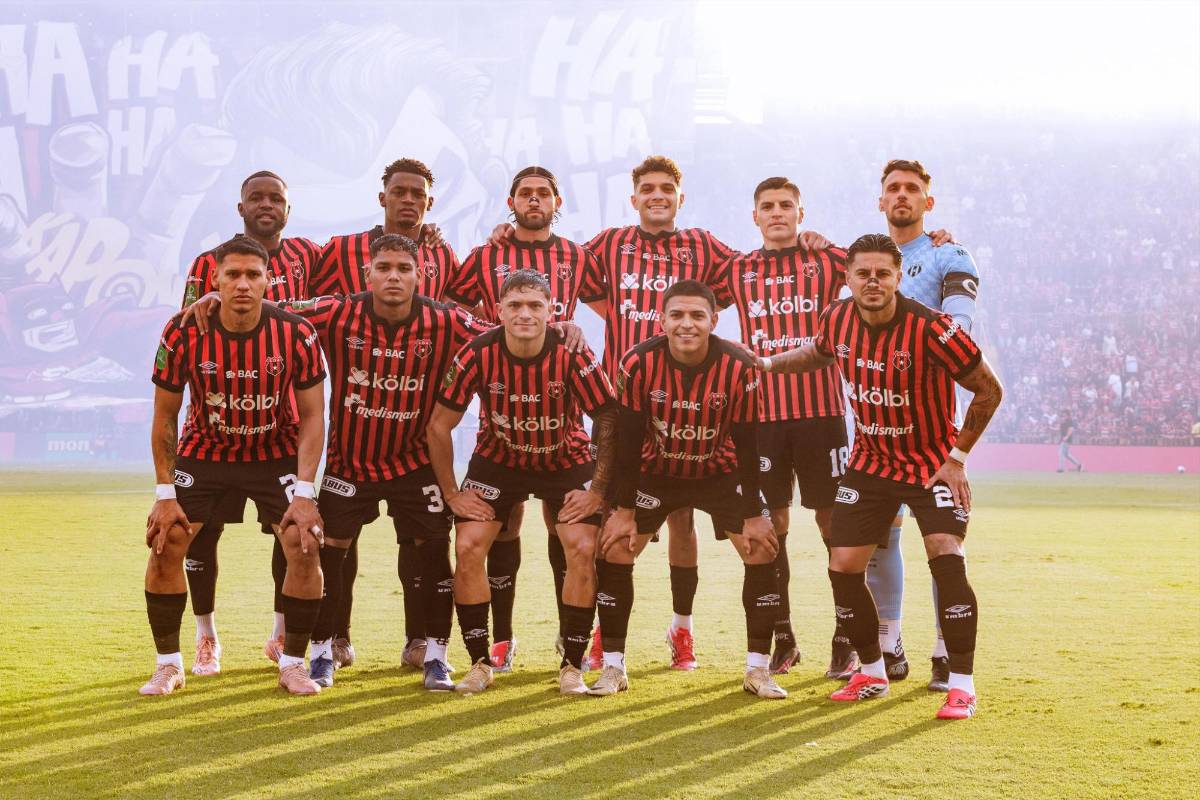 Alajuelense la pasa mal en Costa Rica y confirman el futuro de Óscar 'Machillo' Ramírez: Nuestro técnico se llama...