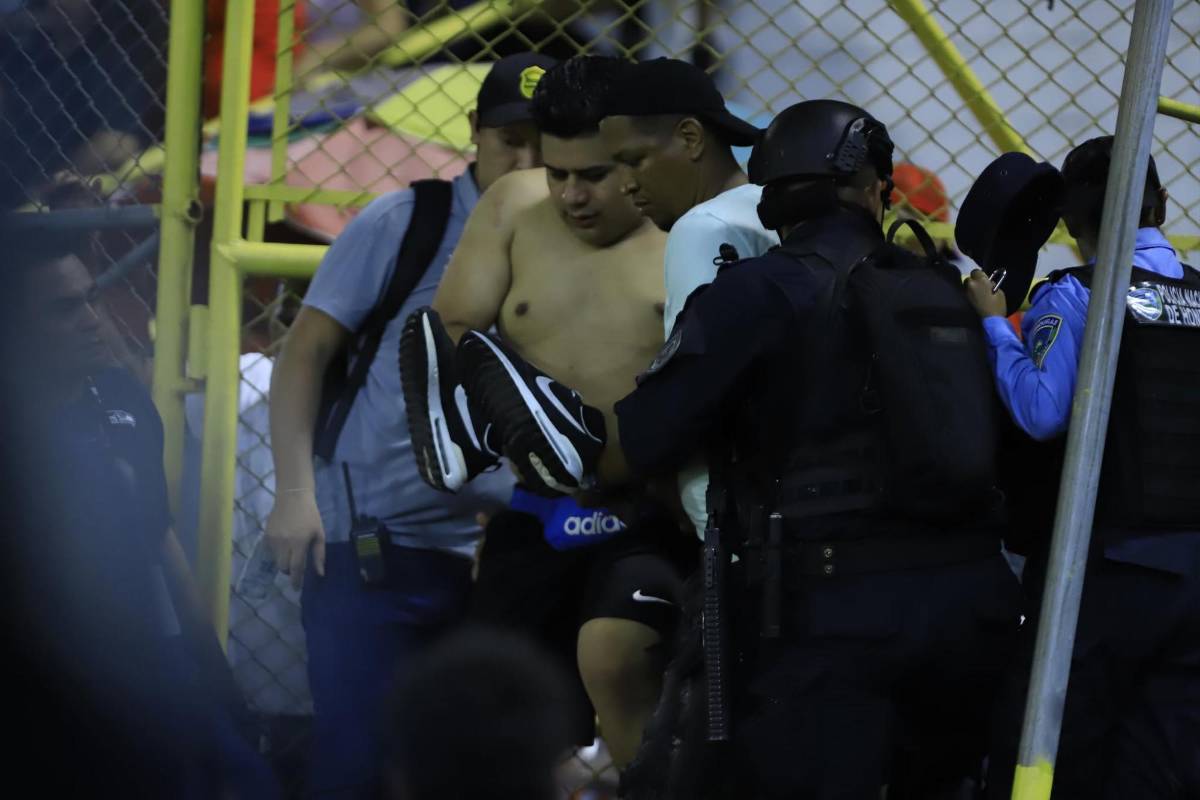 ¿Se metió una chica al partido? Las lágrimas de Edwin Rodríguez, el júbilo de Espinel, el desmayado y lo que hacía Nasralla