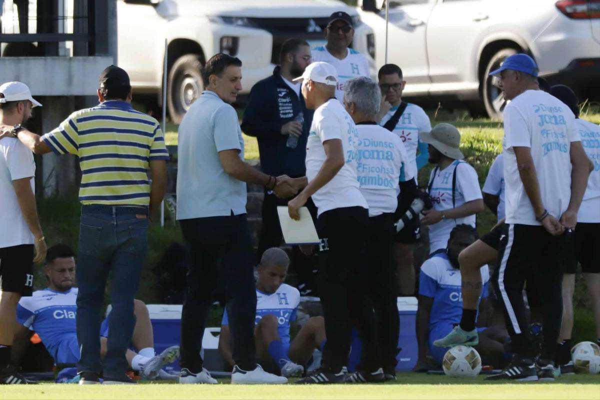 Honduras ya se entrenó con dos legionarios: La visita que sorprendió en la 'H' y, ¿se le fue la mano a Menjívar?