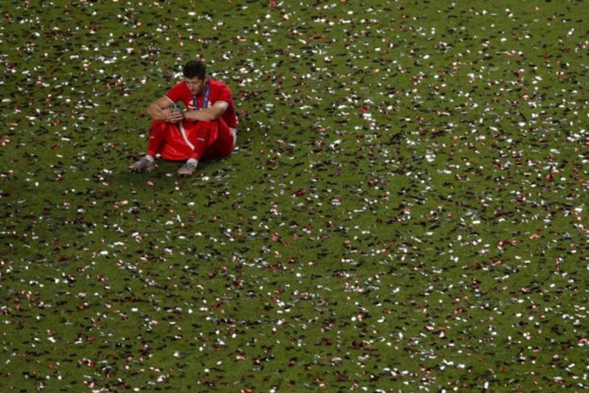El día después de la Champions: Caos en las calles de París y frío recibimiento a los jugadores del PSG