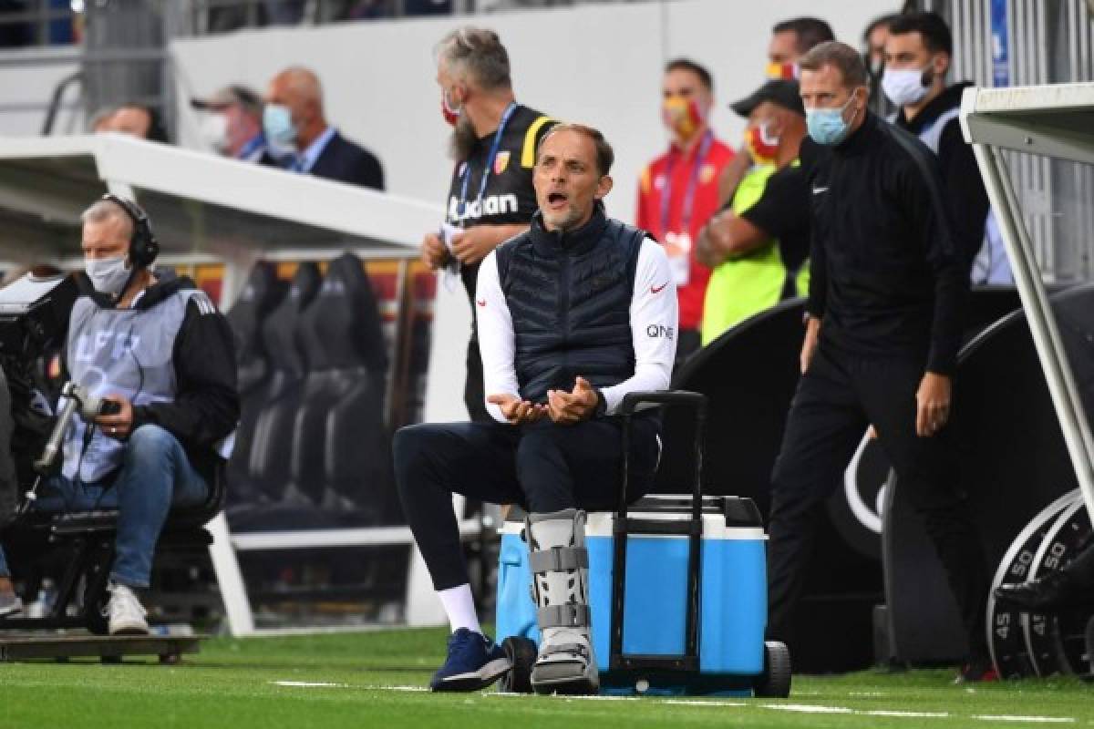 Paris Saint-Germain's German coach Thomas Tuchel reacts during the French L1 football match between Racing Club de Lens (RCS) and Paris-Saint-Germain (PSG) at the Felix Bollaert-Delelis stadium in Lens, northern France, on September 10, 2020. (Photo by Denis Charlet / AFP)