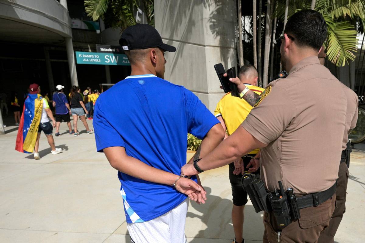 Batalla campal en la final de Copa América: hinchas causan caos, Policía captura aficionados en la previa Argentina vs Colombia