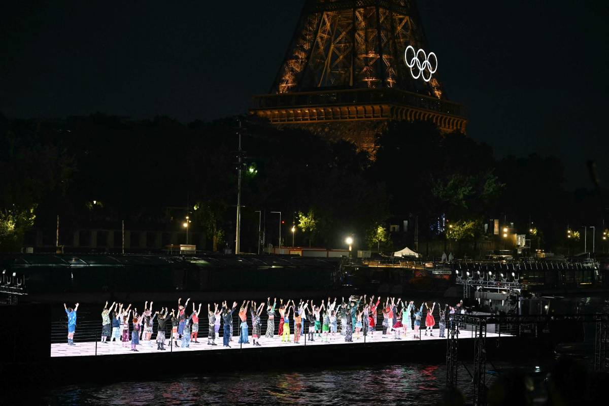 Las mejores imágenes de la ceremonia inaugural de París 2024 en el río Sena; muchos famosos y Lady Gaga deslumbra