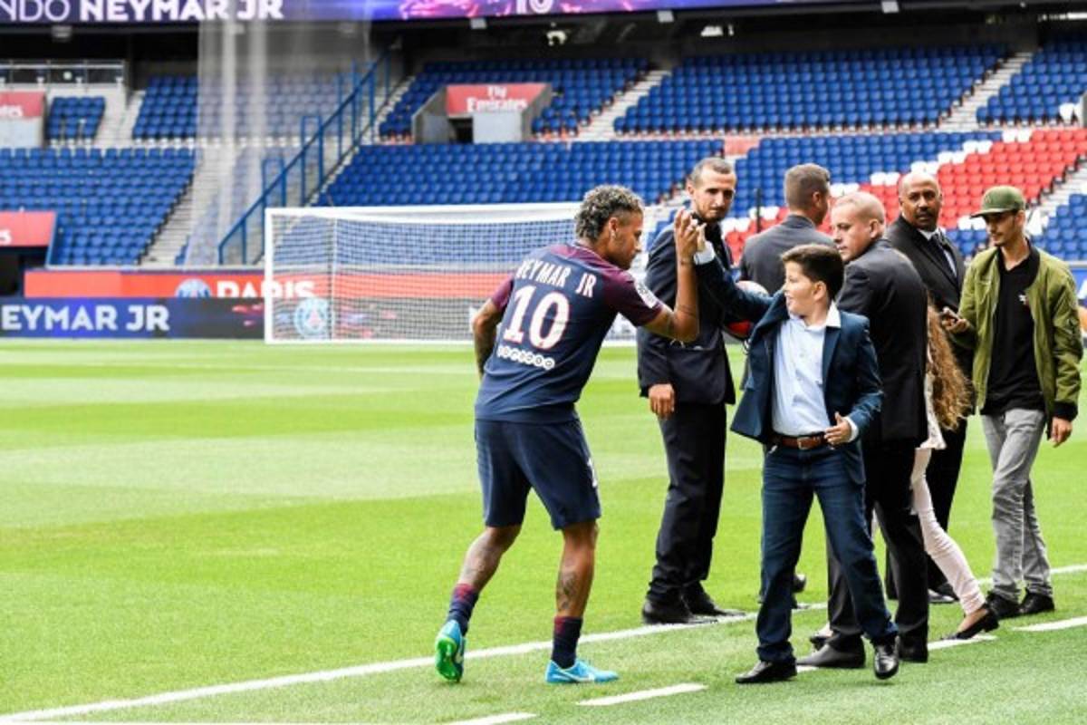 FOTOS: La espectacular presentación del brasileño Neymar en el PSG