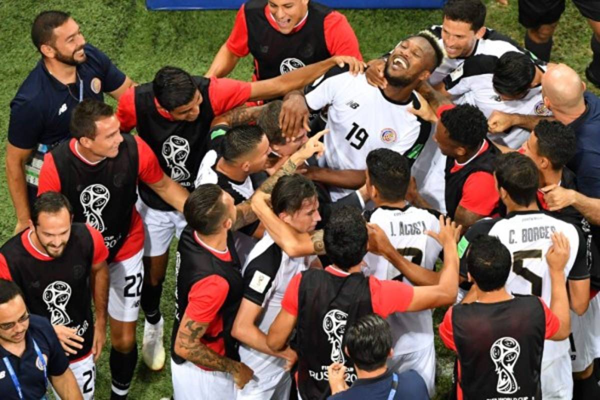 ¿Quién es la rubia? Costa Rica se despide con dignidad y el cambio de camisas