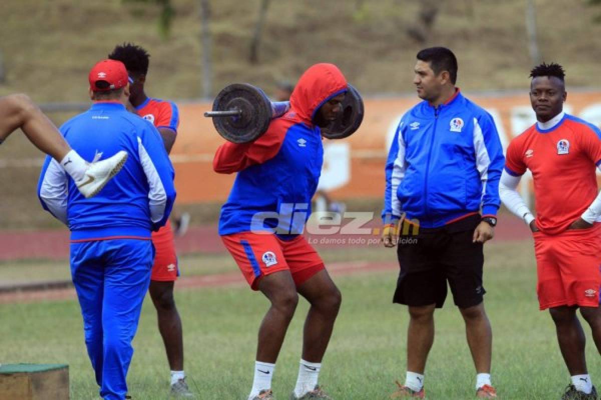 ¡Buscaban cómo calentarse! Olimpia entrenó bajo un intenso frío en Tegucigalpa