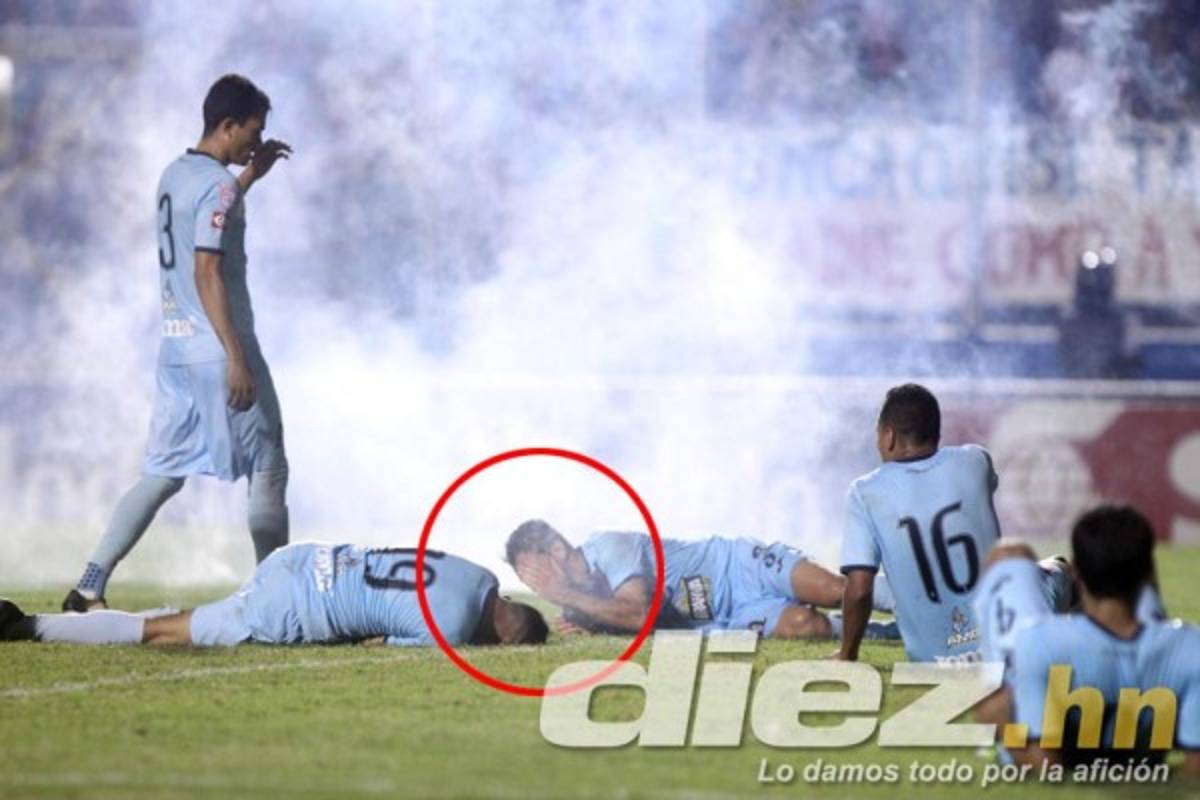 NO VISTE EN TV: El festejo del Olimpia y la bengala en el césped  