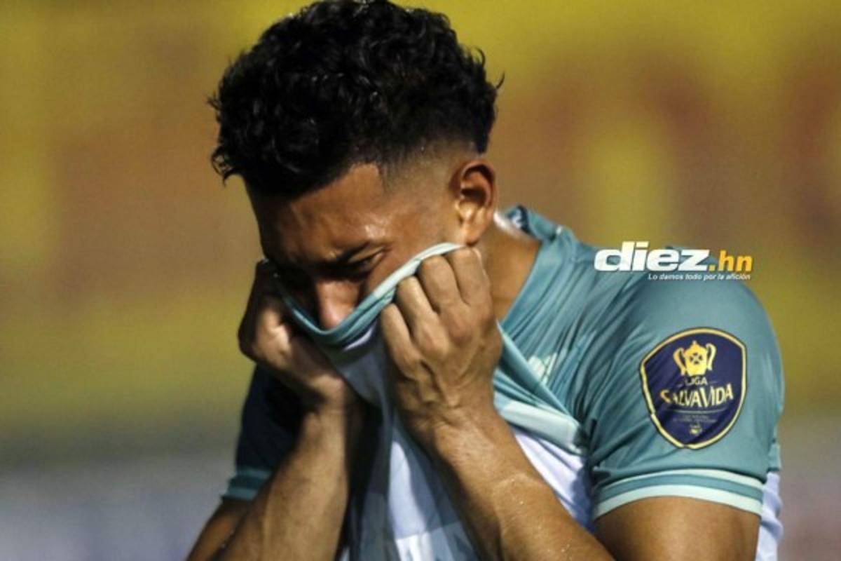 Desgarradoras imágenes de los futbolistas del Real de Minas luego del descenso en El Progreso