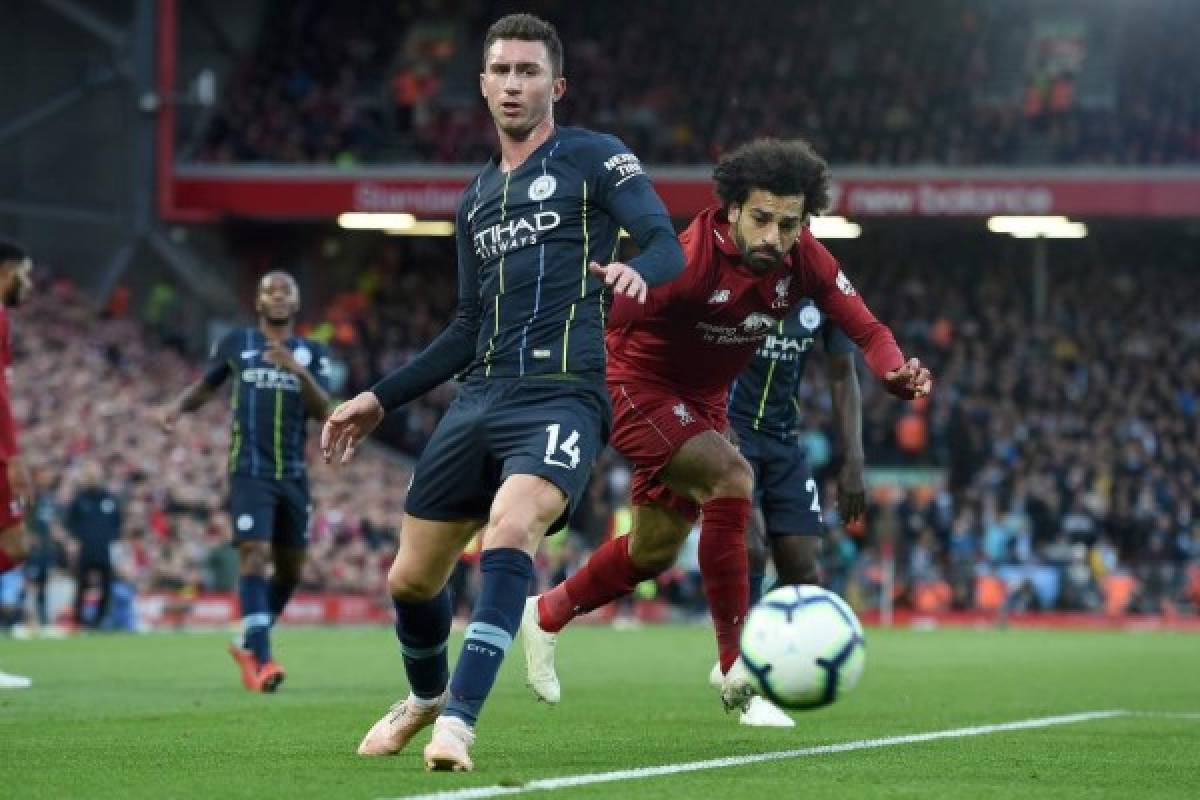 Manchester City's French defender Aymeric Laporte (L) vies with Liverpool's Egyptian midfielder Mohamed Salah during the English Premier League football match between Liverpool and Manchester City at Anfield in Liverpool, north west England on October 7, 2018. / AFP PHOTO / Paul ELLIS / RESTRICTED TO EDITORIAL USE. No use with unauthorized audio, video, data, fixture lists, club/league logos or 'live' services. Online in-match use limited to 120 images. An additional 40 images may be used in extra time. No video emulation. Social media in-match use limited to 120 images. An additional 40 images may be used in extra time. No use in betting publications, games or single club/league/player publications. /