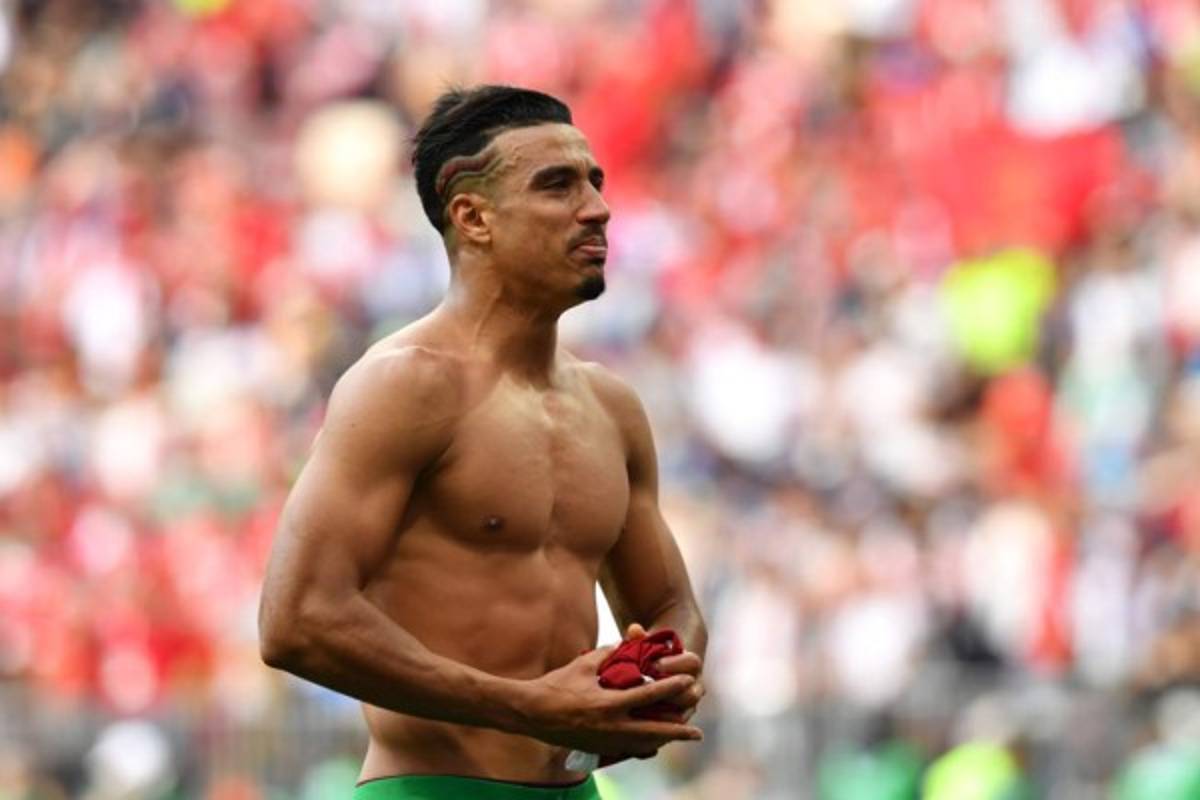 Destrozados: Las desgarradoras imágenes de marroquíes en Rusia y la felicidad de Cristiano