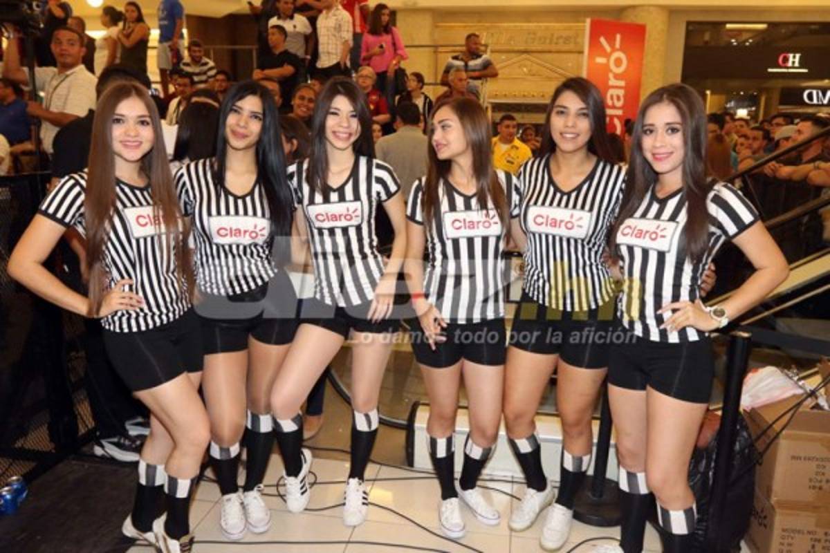 Las linduras que rodean a Ronaldinho en su visita a Tegucigalpa