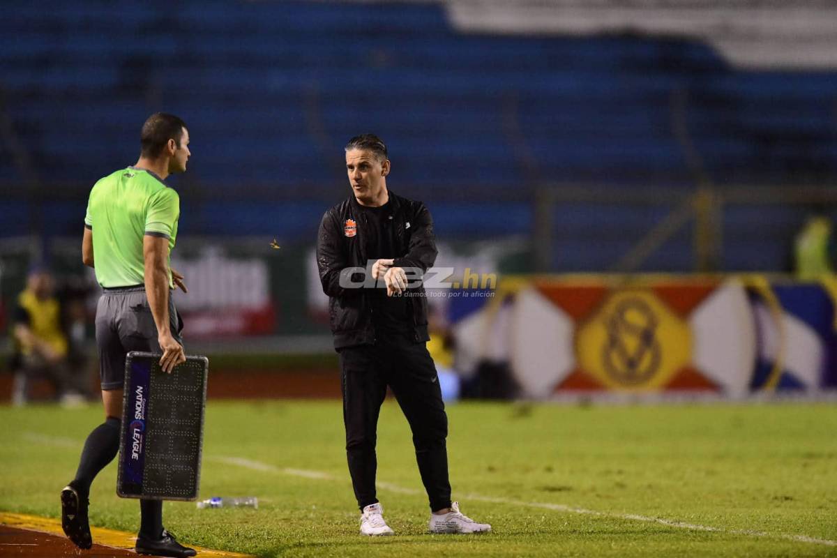 Júbilo en el Olímpico: Aficionados invaden la cancha en medio del triunfo de Honduras sobre Canadá en Liga de Naciones