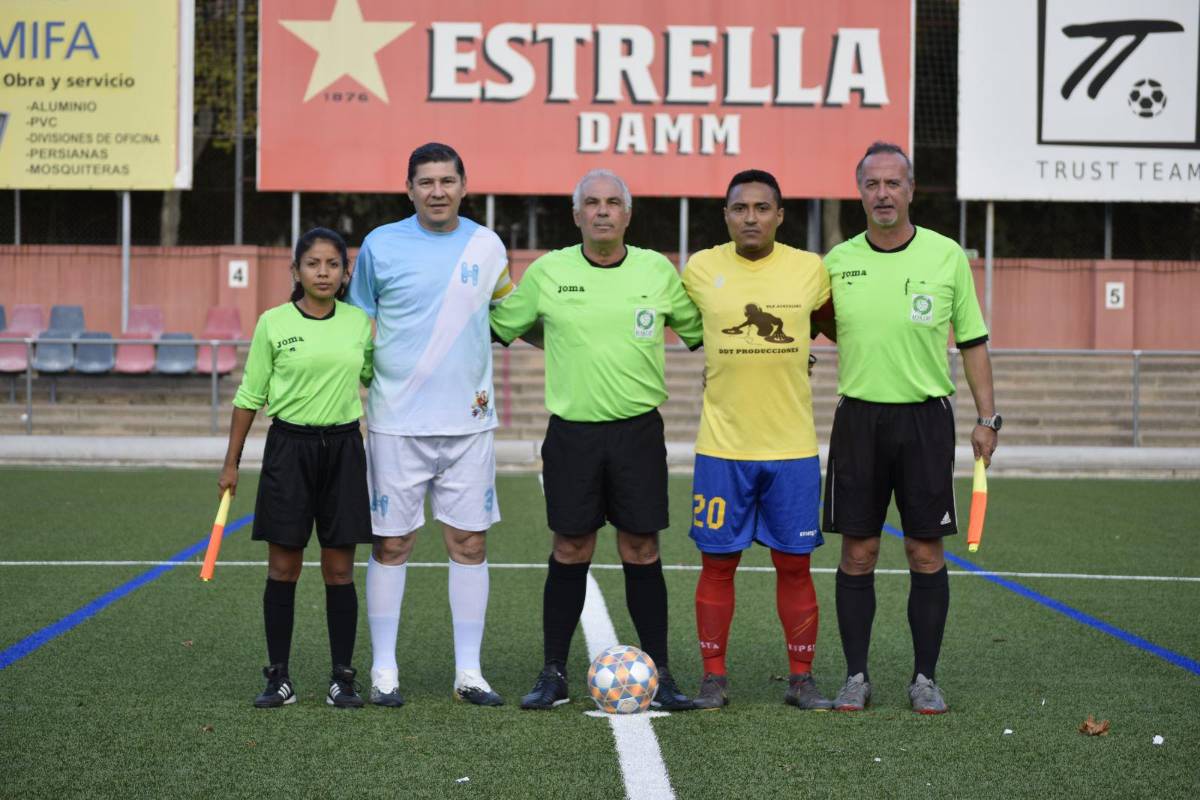 ¿Quién es el futbolista activo jugando con las leyendas? Viejas glorias ...