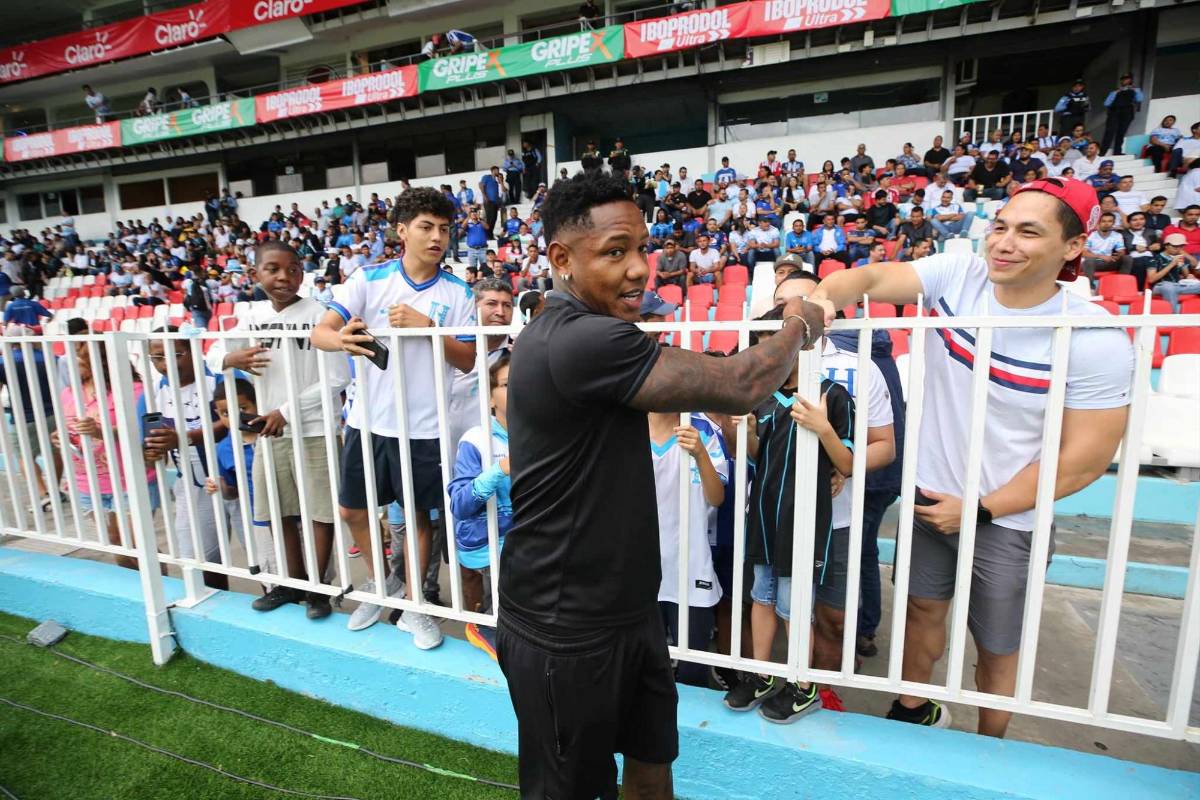 Derroche de belleza, ambientazo y el gesto de los jugadores de Honduras previo a medirse a Cuba en el Estadio Nacional