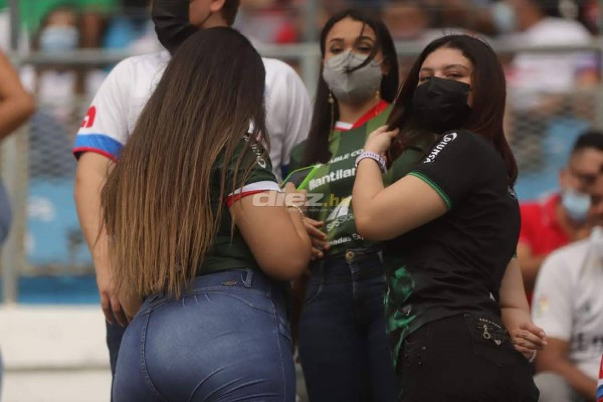 El Olímpico convertido en una pasarela: Las despampanantes y sexys mujeres en el clásico Marathón-Olimpia