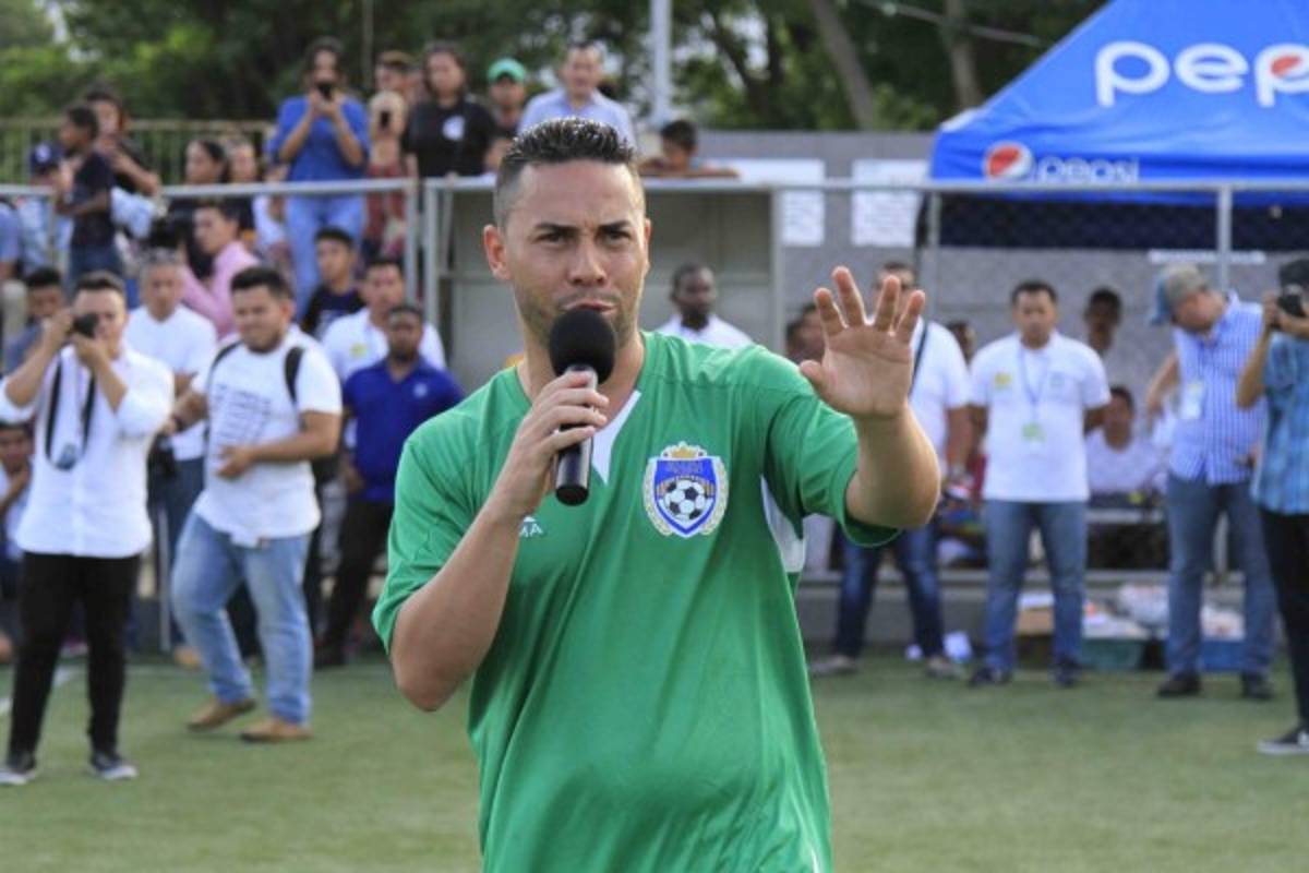 Jugadores y técnicos hondureños que sirven a Dios en sus iglesias