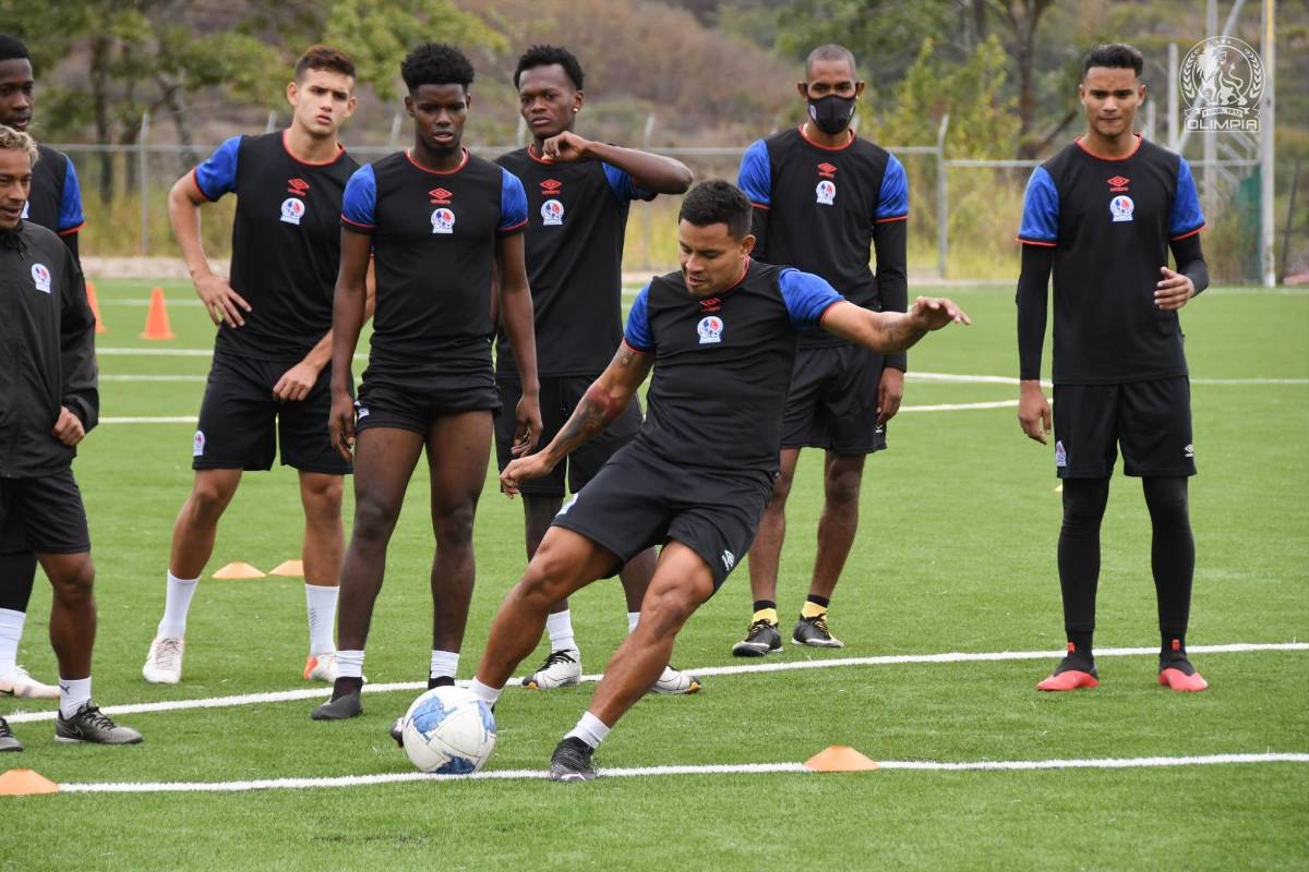 ¡Charla, risas y un conocido! Así fue el primer entrenamiento del argentino Pablo Lavallén en el Olimpia