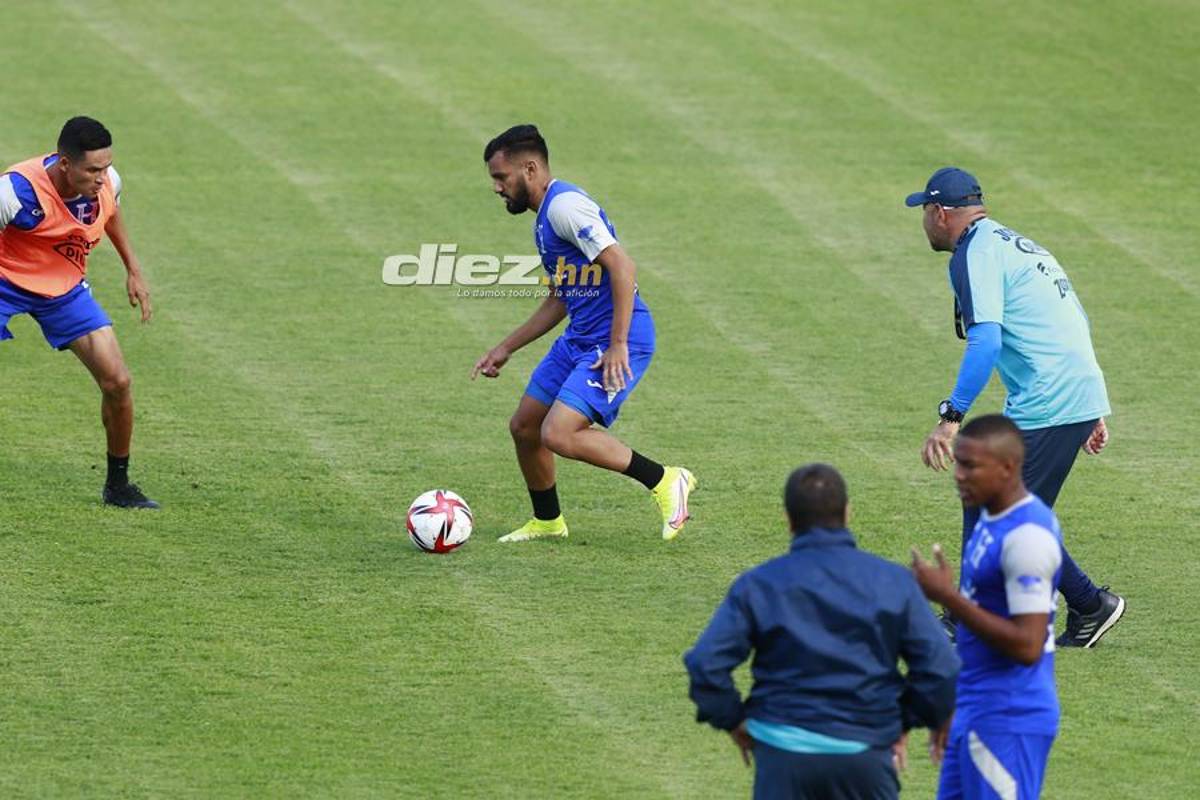 ¡La charla del Bolillo y buen ambiente! Las imágenes del primer entreno de Honduras de cara al amistoso con Colombia
