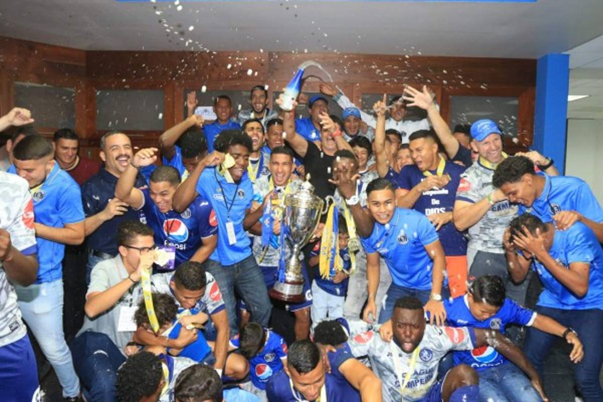 ¡A LO GRANDE! Así festejó Motagua en la intimidad su copa 15
