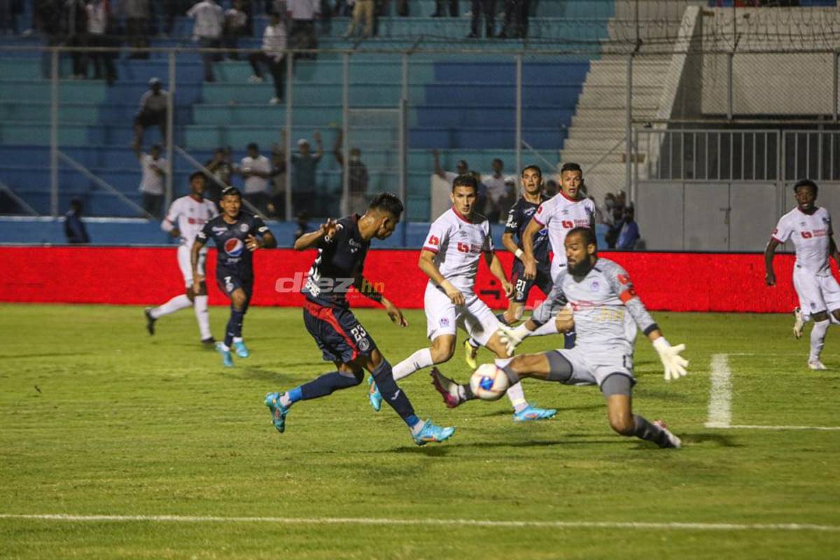 La triste imagen de la Tota Medina en su debut con Motagua, la preocupación de Keosseián y en Real España todo es felicidad