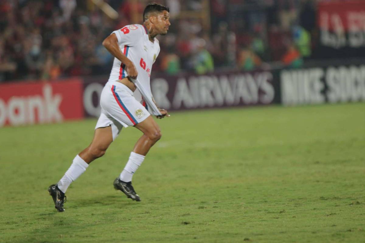 Araujo anotó el gol del título en Costa Rica frente al Alajuelense por la Liga Concacaf 2022.