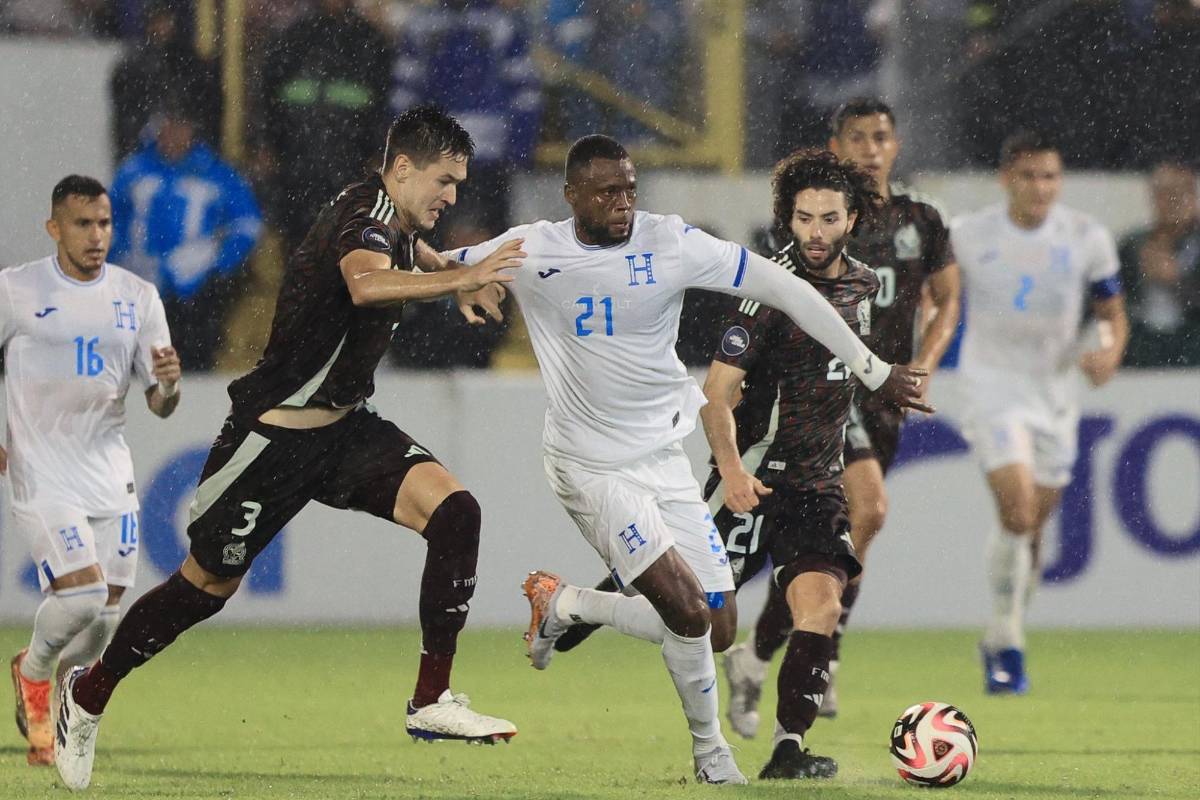 Yustin Arboleda tuvo debut destacado con Honduras frente a México, agarrón con dos jugadores y se le vio bien acompañado