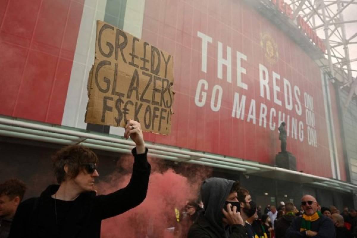 Impactantes imágenes: aficionados del Manchester United asaltan Old Trafford y aplazan el clásico inglés