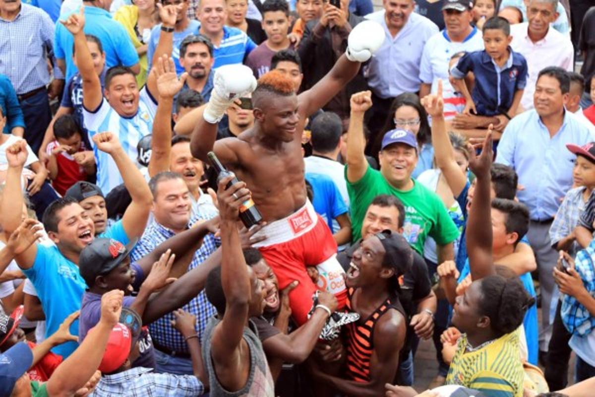 Espectacular ambiente en Tegucigalpa por la pelea del hondureño 'Pupita' Güity
