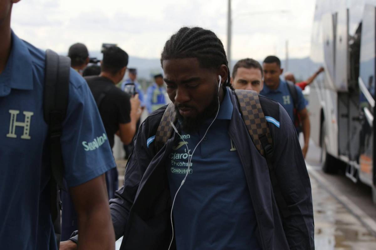 El relax de Kervin y Dereck, la duda de Molina y rostros serios: así viajó Honduras a Jamaica