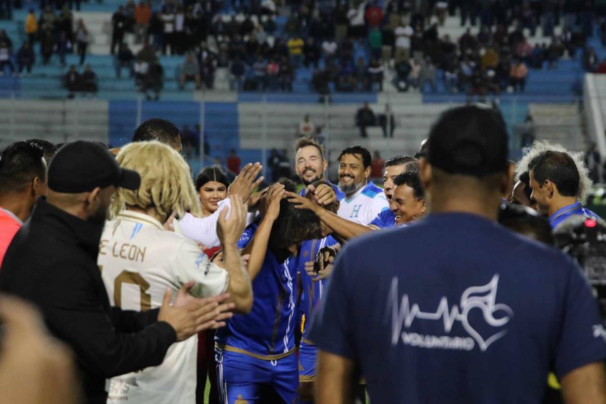 Rambo de León rompe en llanto en su partido de despedida: el triste adiós del ‘10’ y las postales que dejó su homenaje