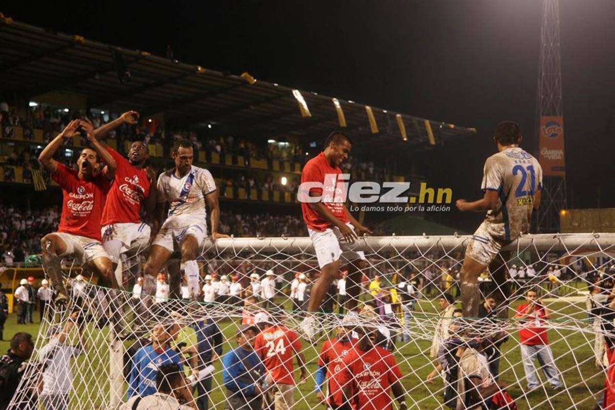 ¡Llenazo, festejo y rostros tristes! Las imágenes de la última final que disputaron Real España vs. Olimpia en el Morazán