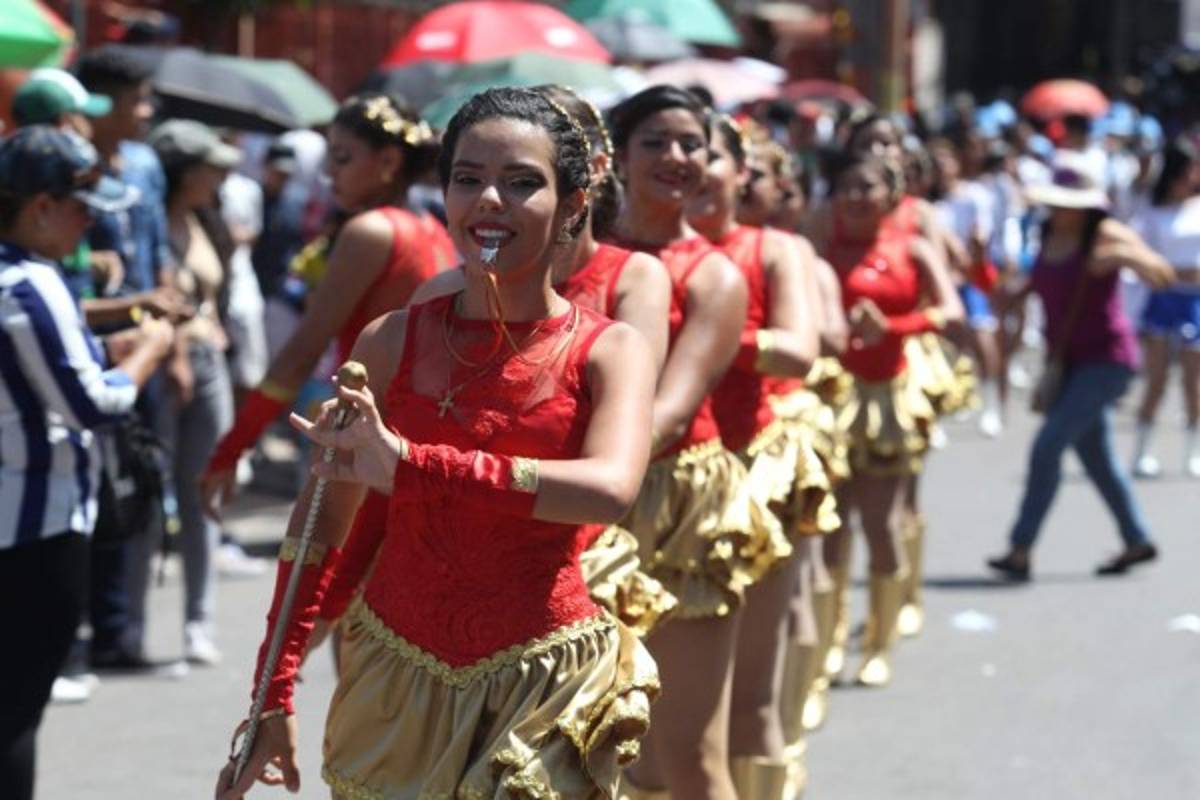 Las palillonas de Tegucigalpa que han deslumbrado en los desfiles patrios