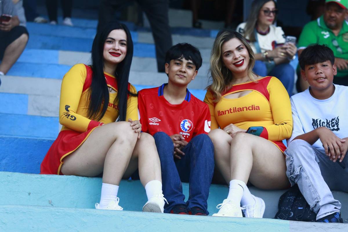 ¿Quién es la de verde? Las hermosas mujeres enamoraron en el Estadio Morazán