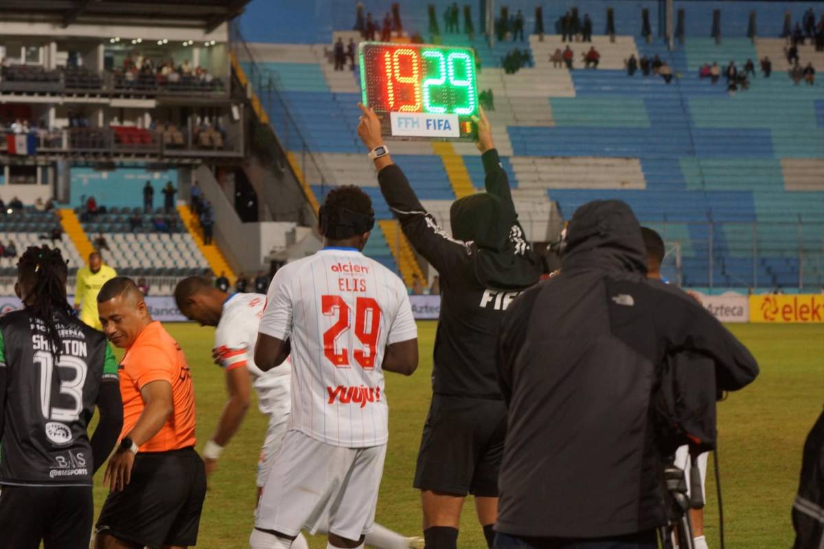 Alberth Elis vivió un día especial al volver a jugar, los saludos de Eduardo Espinel y el festejo de Jorge Benguché en la victoria del Olimpia