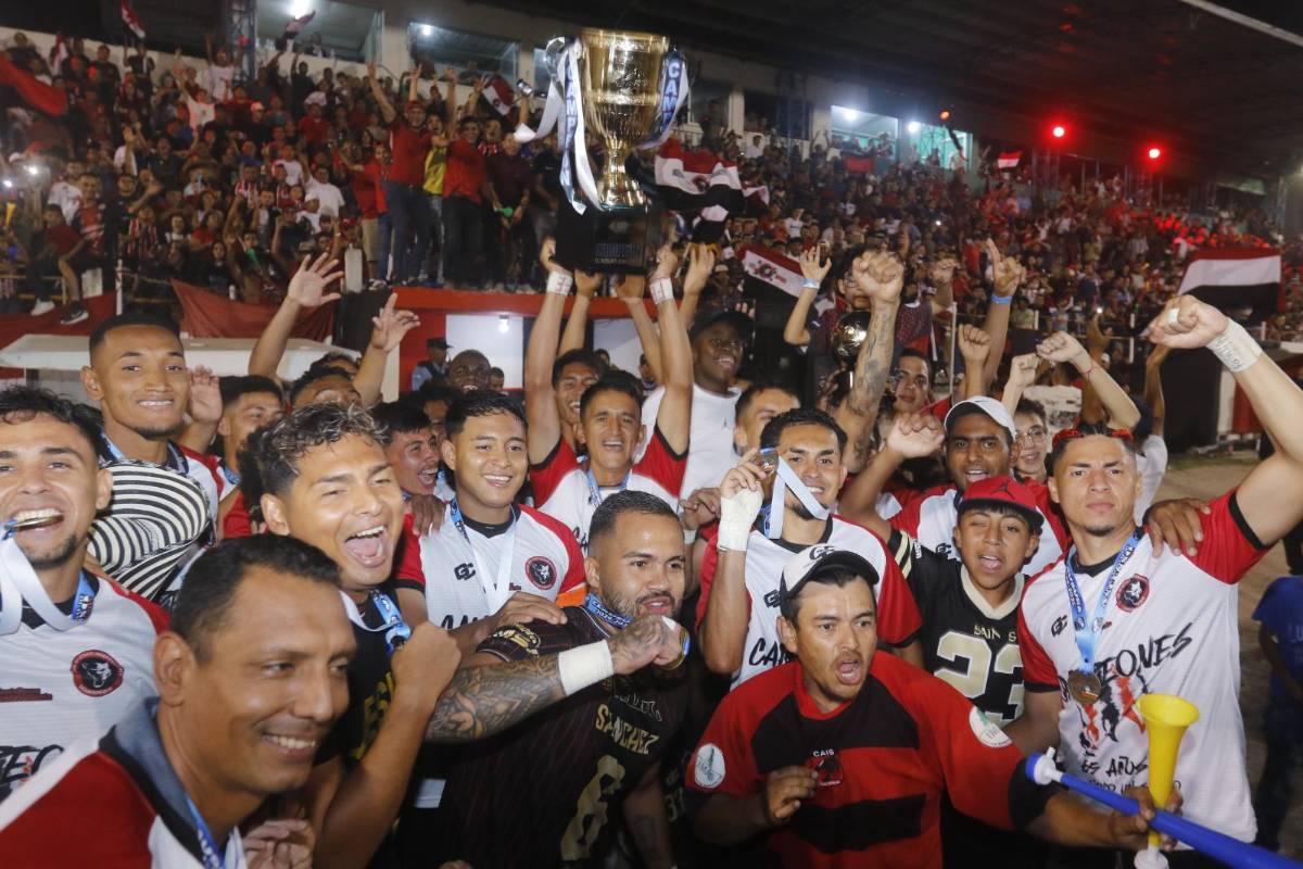 ¡Se adelantó el carnaval en Siguatepeque! Atlético Independiente festejó por todo lo alto su título en la Liga de Ascenso de Honduras