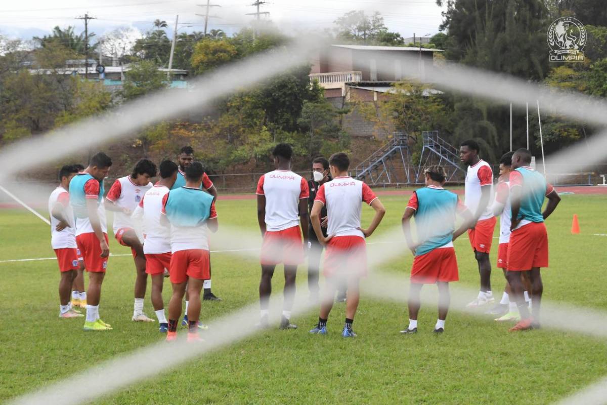 ¿Y el nuevo DT? Juan Carlos Espinoza le da forma al nuevo Olimpia que se enfoca en el pentacampeonato y con caras distintas