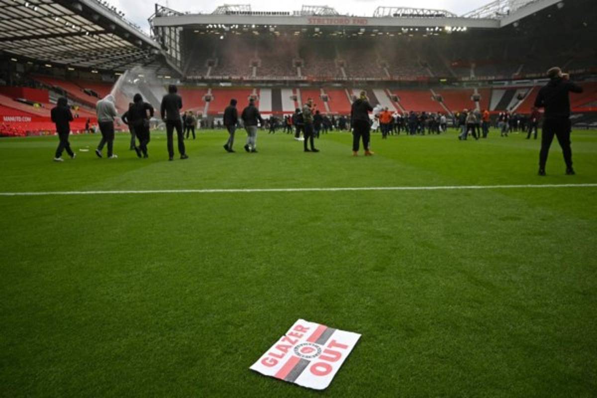 Impactantes imágenes: aficionados del Manchester United asaltan Old Trafford y aplazan el clásico inglés