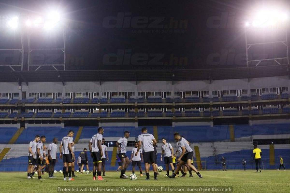 FOTOS: Real España prepara el choque contra Olimpia bajo la luna llena