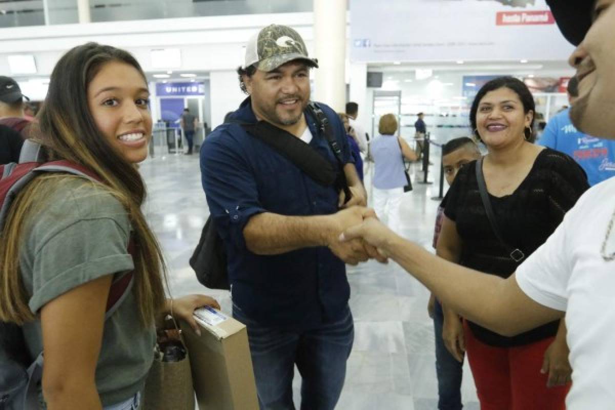 Elexa Bahr llega a Honduras para vacacionar... así luce la hermosa futbolista catracha