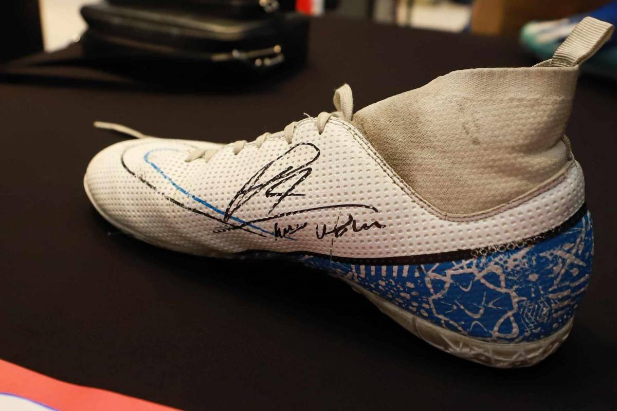 ¡Llenazo! Luis Palma, estrella del Celtic, firma autógrafos a sus fans: Los regalos sorpresivos que recibió ¿guiño al Olimpia?