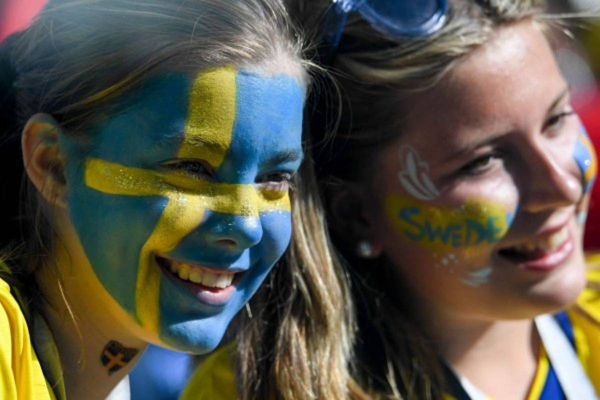 BELLEZAS: Aficionadas suecas y suizas levantaron suspiros en San Petersburgo