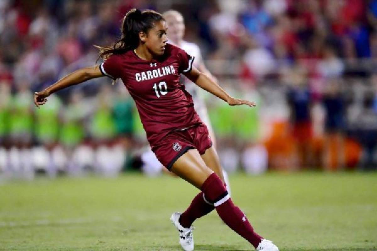 Elexa Bahr llega a Honduras para vacacionar... así luce la hermosa futbolista catracha