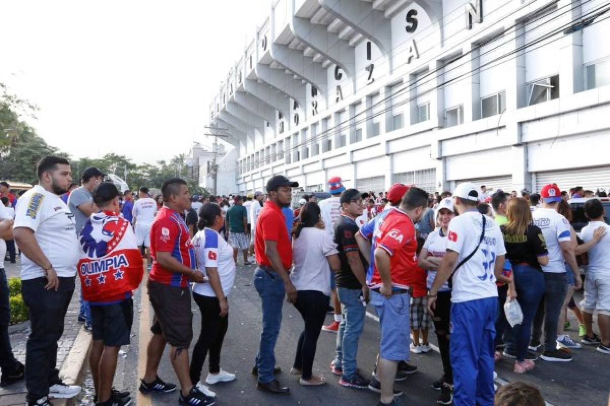 Olimpia desborda la locura de sus fanáticos en el Estadio Morazán