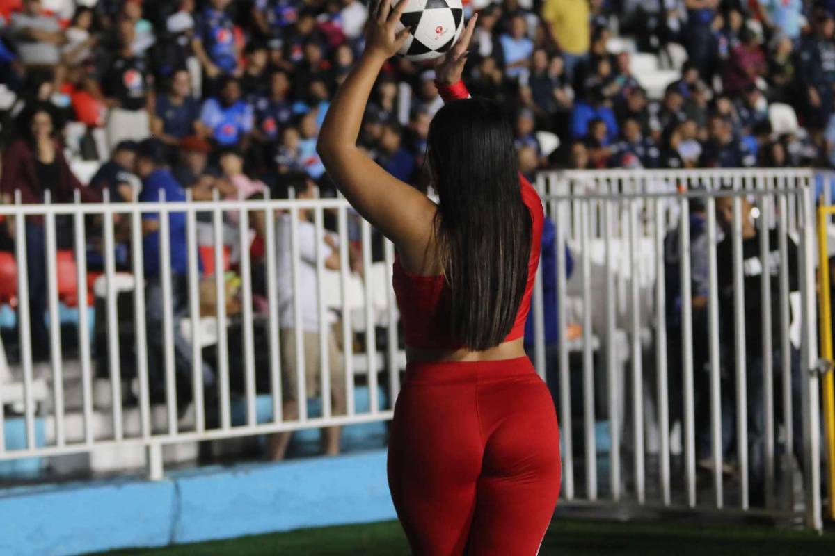 ¿Quién era la chica de rojo? La sangre se hizo presente en la cancha, las preciosas chicas de Motagua y ¿quién comía tajaditas?