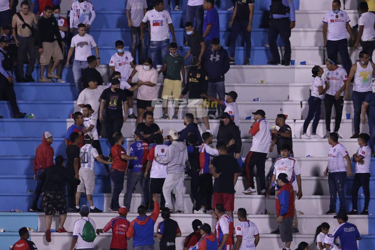 Violencia en las graderías, el extraño look de jugador de Motagua y el cordial saludo entre la Tota y Lavallén