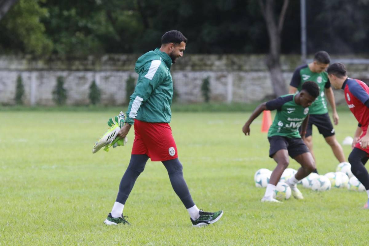 FOTOS: Captado el nuevo fichaje de Marathón, el futbolista que lo fueron a dejar con besos y las risas en el entrenamiento