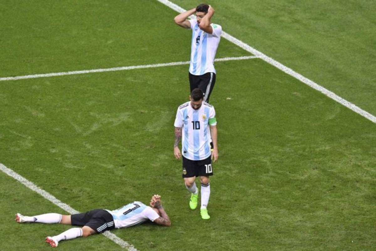 FOTOS: Messi pegado a una Virgen y todo el dolor de los argentinos