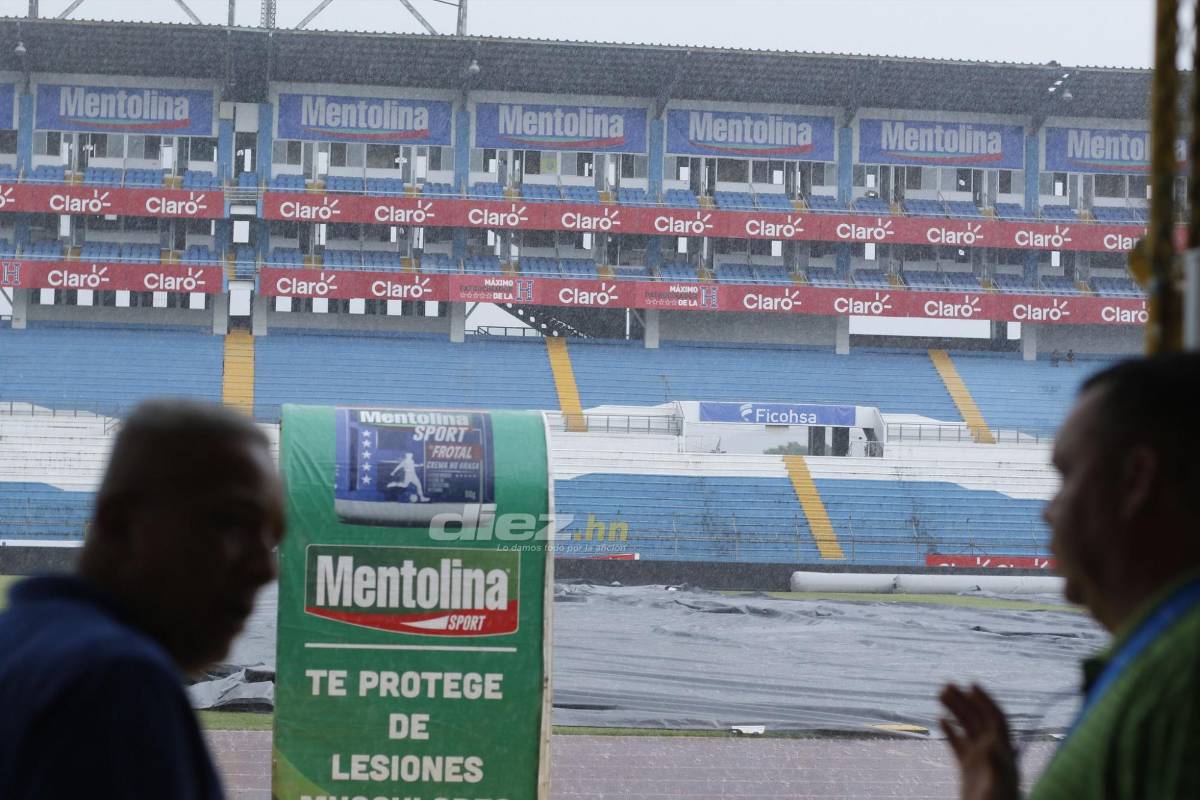 ¡A ponerle la lona de emergencia! Así luce el estadio Olímpico previo al juego de Honduras ante Curazao